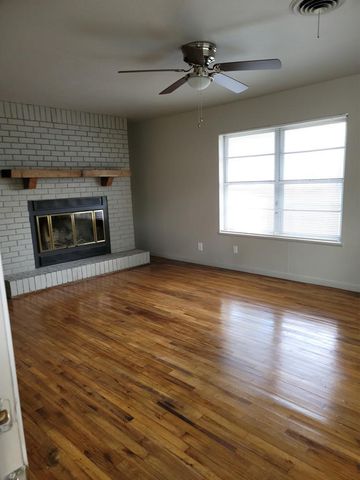 610 Rees St, Kerrville, TX 78028