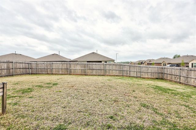 10520 SW 41st Place, Yukon, OK 73099