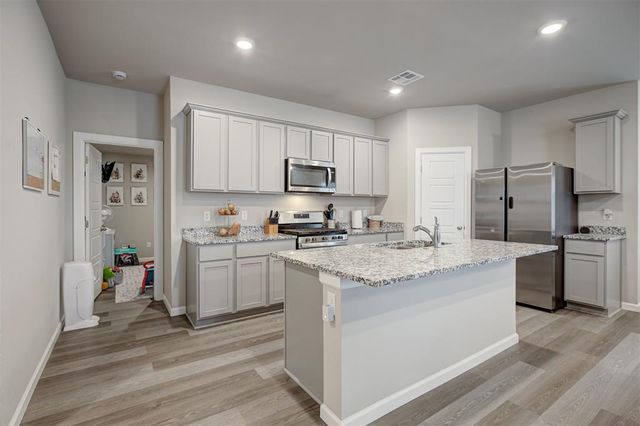 10520 SW 41st Place, Yukon, OK 73099