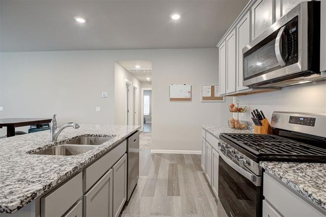 10520 SW 41st Place, Yukon, OK 73099