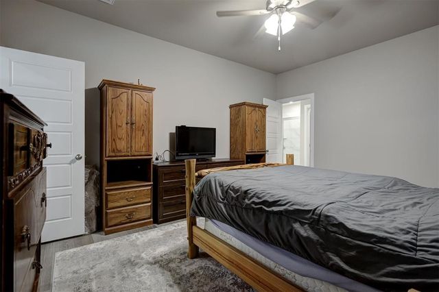 10520 SW 41st Place, Yukon, OK 73099