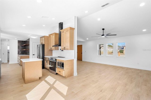 1972 VIENNA AVENUE, Deltona, FL 32725