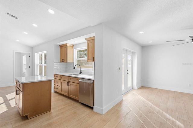 1972 VIENNA AVENUE, Deltona, FL 32725