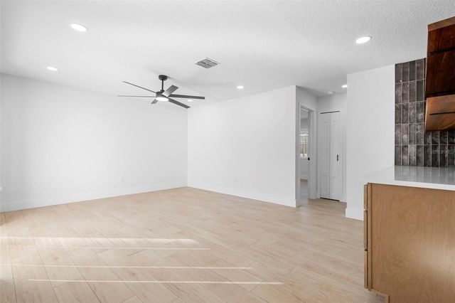 1972 VIENNA AVENUE, Deltona, FL 32725