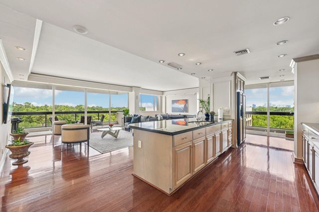 49 Briar Hollow Lane 702, Houston, TX 77027