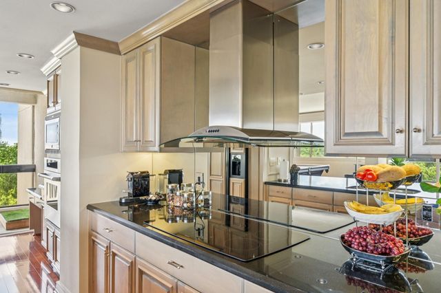 49 Briar Hollow Lane 702, Houston, TX 77027