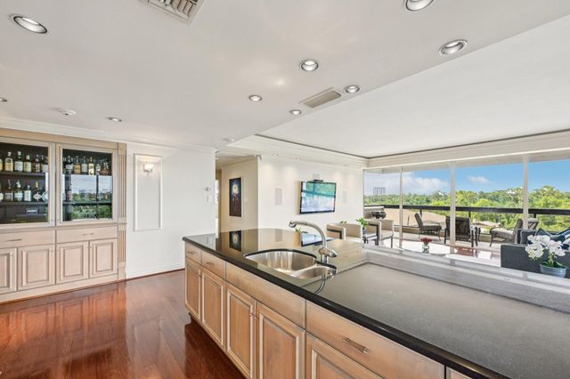 49 Briar Hollow Lane 702, Houston, TX 77027