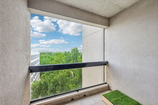 49 Briar Hollow Lane 702, Houston, TX 77027