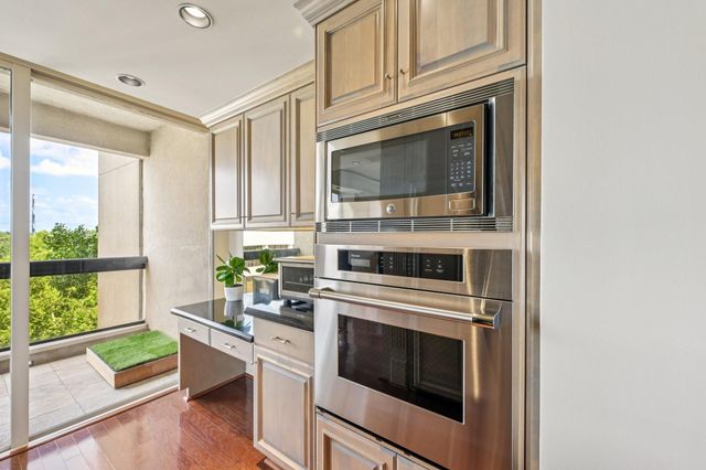 49 Briar Hollow Lane 702, Houston, TX 77027