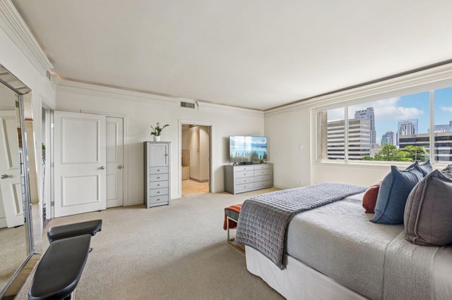 49 Briar Hollow Lane 702, Houston, TX 77027