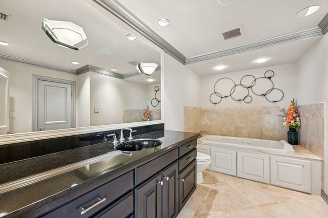 49 Briar Hollow Lane 702, Houston, TX 77027