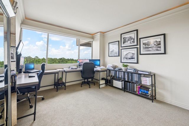 49 Briar Hollow Lane 702, Houston, TX 77027