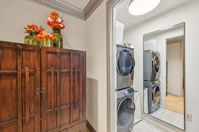 49 Briar Hollow Lane 702, Houston, TX 77027