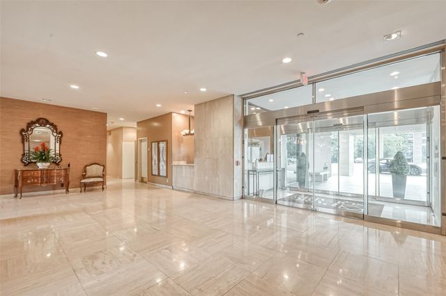 49 Briar Hollow Lane 702, Houston, TX 77027