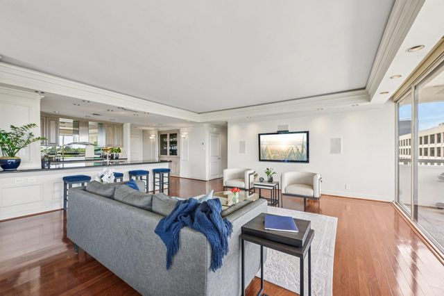 49 Briar Hollow Lane 702, Houston, TX 77027