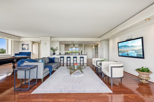 49 Briar Hollow Lane 702, Houston, TX 77027