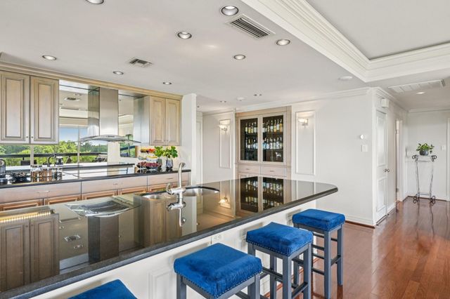 49 Briar Hollow Lane 702, Houston, TX 77027