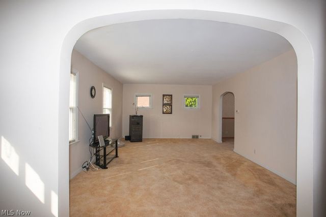 303 N Bentley Avenue, Niles, OH 44446