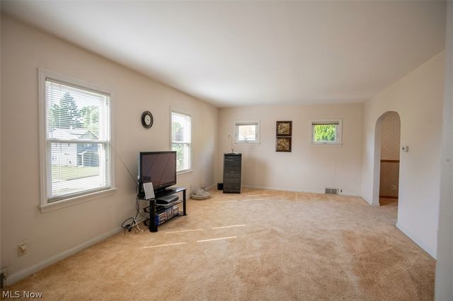 303 N Bentley Avenue, Niles, OH 44446