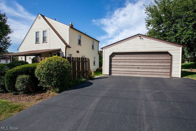 303 N Bentley Avenue, Niles, OH 44446