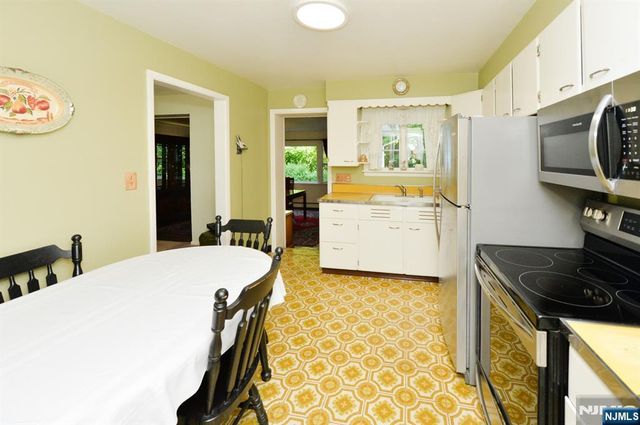 51 Charwalt Drive, Hawthorne, NJ 07506