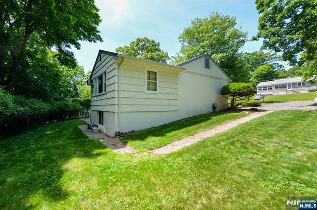 51 Charwalt Drive, Hawthorne, NJ 07506