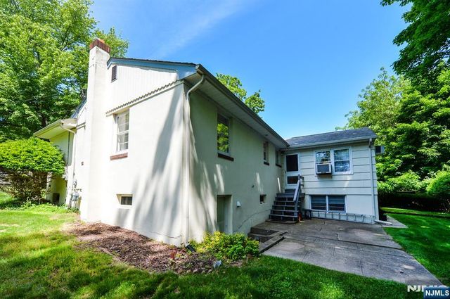51 Charwalt Drive, Hawthorne, NJ 07506