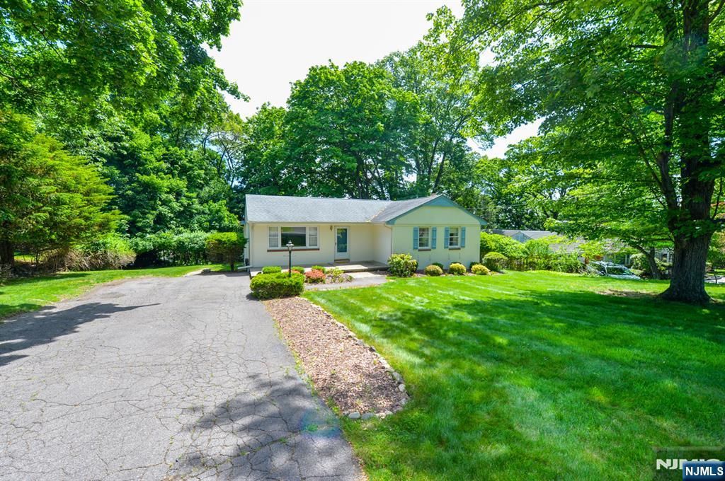 51 Charwalt Drive, Hawthorne, NJ 07506
