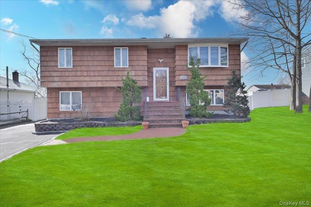 332 Sea Cliff Street, Islip Terrace, NY 11752