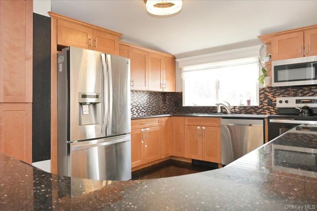 332 Sea Cliff Street, Islip Terrace, NY 11752