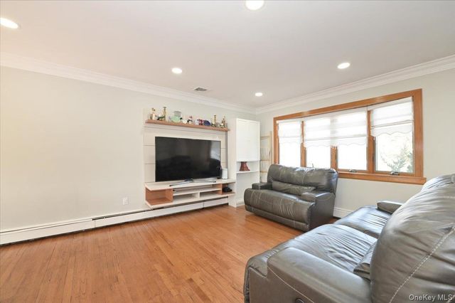 332 Sea Cliff Street, Islip Terrace, NY 11752