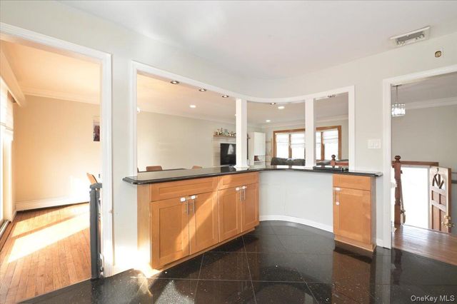 332 Sea Cliff Street, Islip Terrace, NY 11752