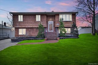 332 Sea Cliff Street, Islip Terrace, NY 11752