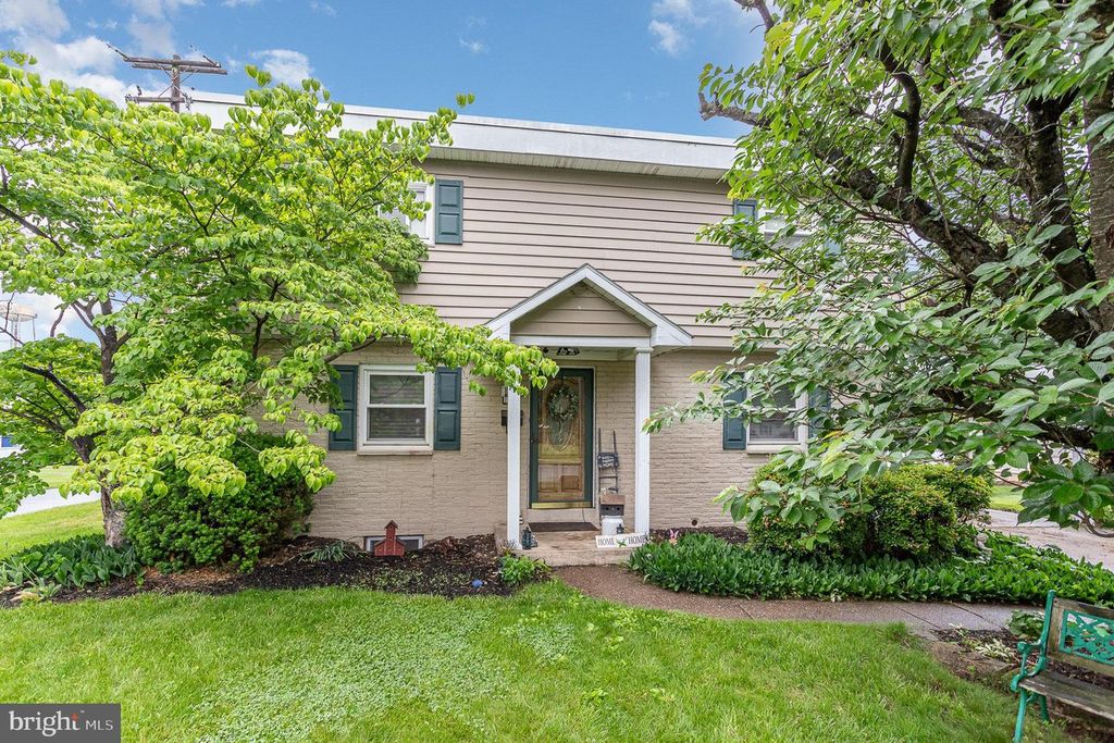 1003 APPLE DRIVE, Mechanicsburg, PA 17055