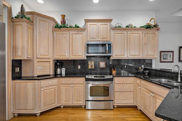 1150 N Yarberry Court, Springfield, MO 65802