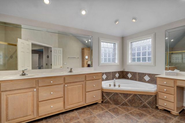 1150 N Yarberry Court, Springfield, MO 65802