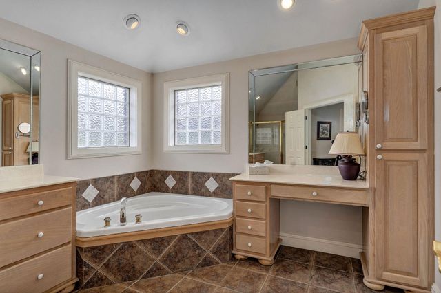 1150 N Yarberry Court, Springfield, MO 65802