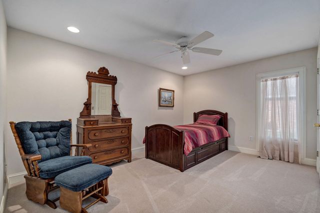 1150 N Yarberry Court, Springfield, MO 65802