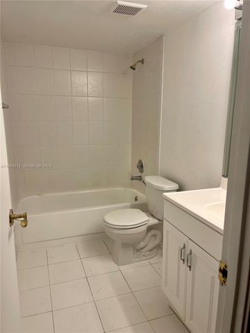 6800 Cypress Road 408, Plantation, FL 33317
