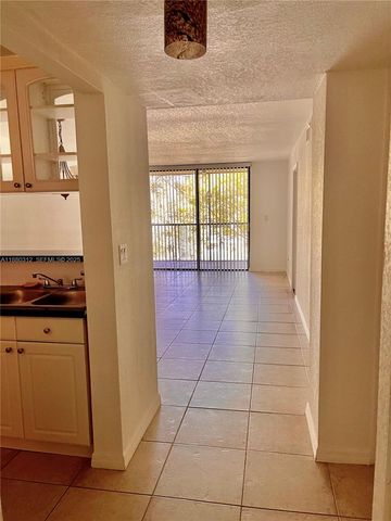 6800 Cypress Road 408, Plantation, FL 33317
