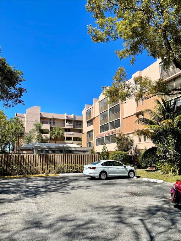 6800 Cypress Road 408, Plantation, FL 33317