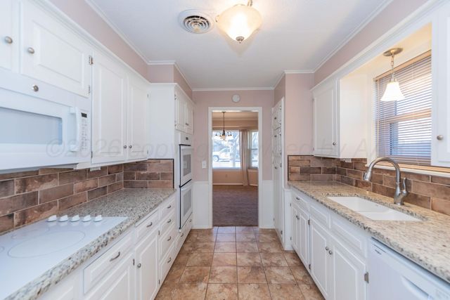 3721 HUNTINGTON Drive, Amarillo, TX 79109