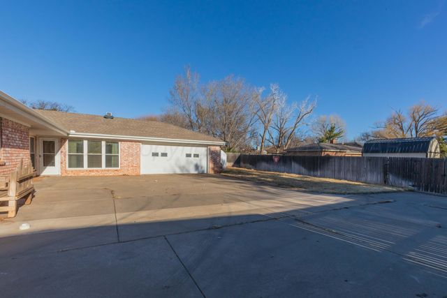3721 HUNTINGTON Drive, Amarillo, TX 79109