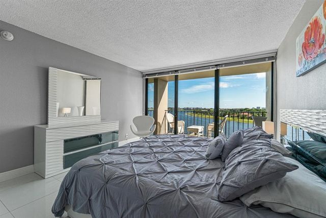 1830 Embassy Drive 613, West Palm Beach, FL 33401