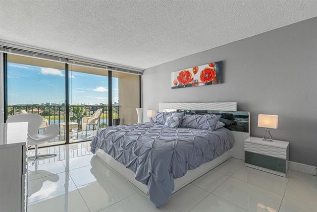 1830 Embassy Drive 613, West Palm Beach, FL 33401