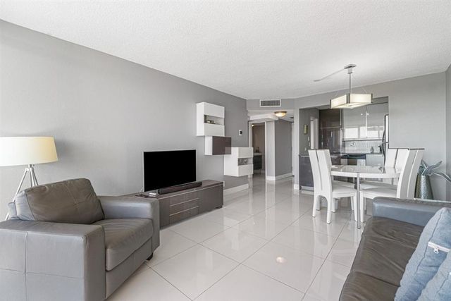 1830 Embassy Drive 613, West Palm Beach, FL 33401