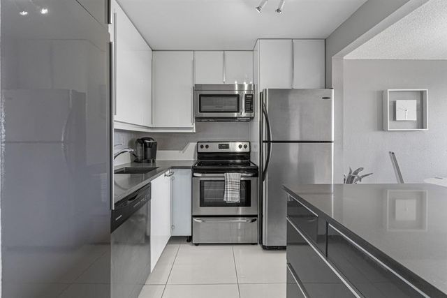 1830 Embassy Drive 613, West Palm Beach, FL 33401