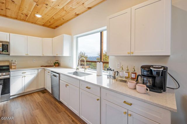 788 Chestnut Drive, Gatlinburg, TN 37738