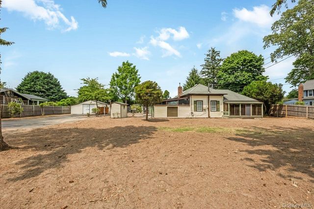 845 Karshick Street, Bohemia, NY 11716