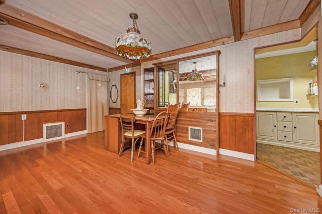 845 Karshick Street, Bohemia, NY 11716